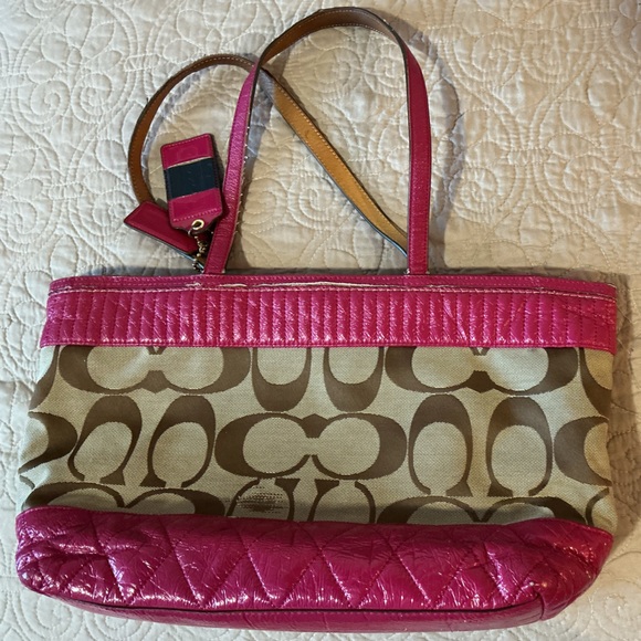 COACH Hot Pink and Tan Quilted Signature with two Hangtags Keychain - Picture 4 of 16